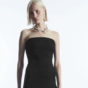 TEXTURED BANDEAU TOP